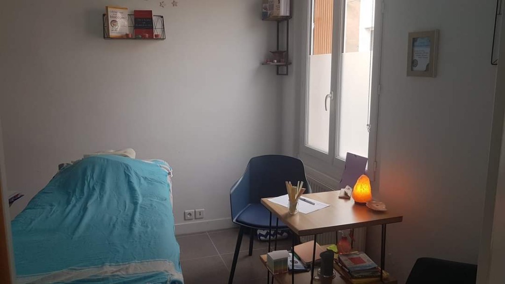 photo cabinet Vanessa Lormeau Psycho Bio Acupressure