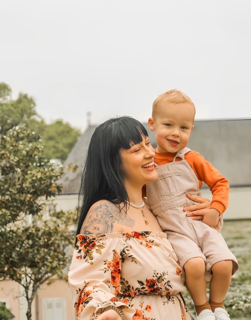 photo portrait Manon - conseillère en parentalité