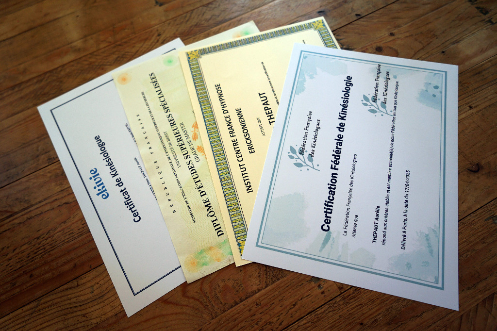 photo diplome Aurélie Thépaut Kinésiologie