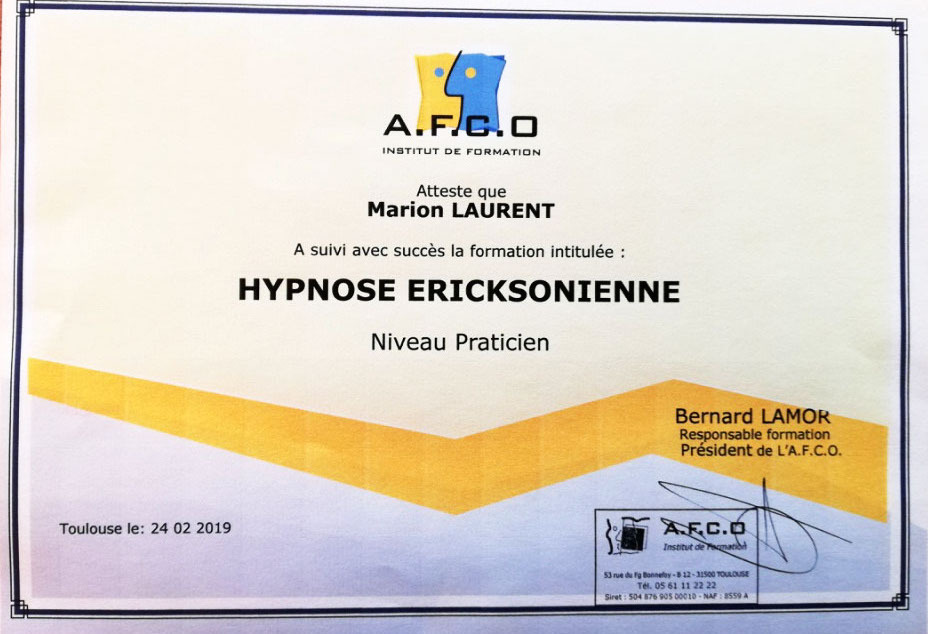 photo diplome Marion Laurent Hypnothérapeute et naturopathe