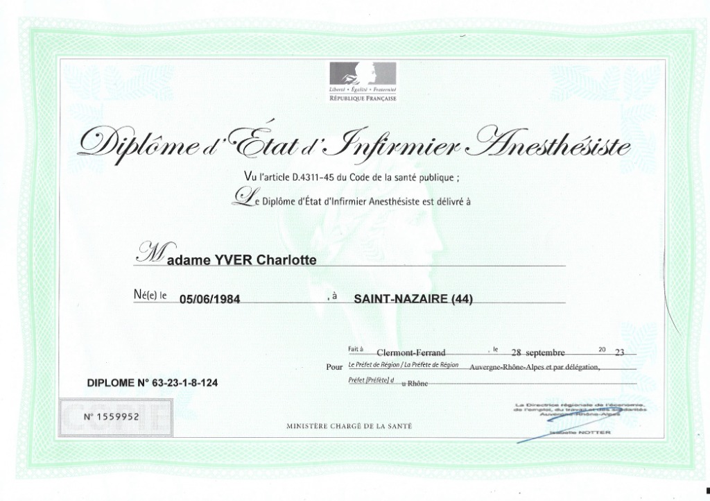 photo diplome Charlotte Baker