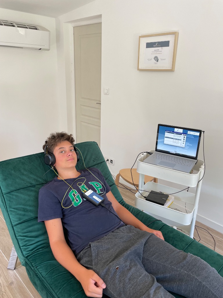 photo seance Lara Collier - Cérébral Neurofeedback 