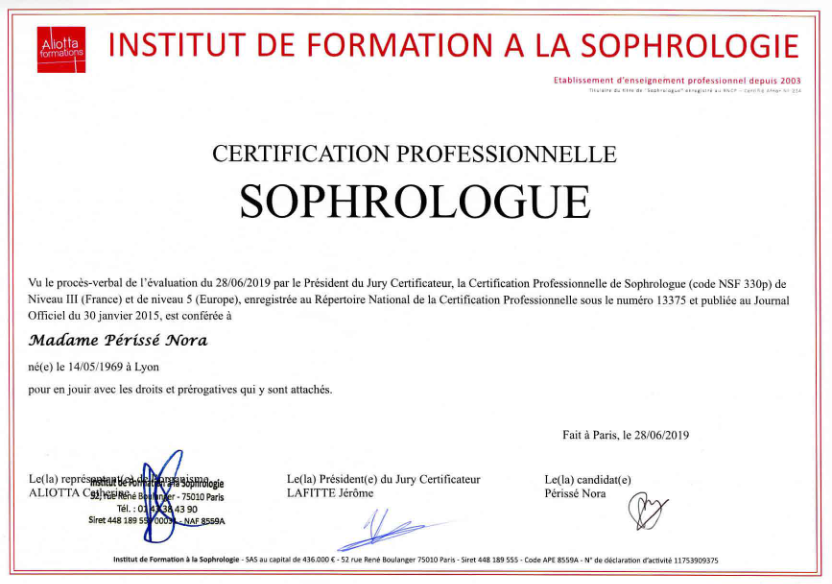 photo diplome Nora Périssé