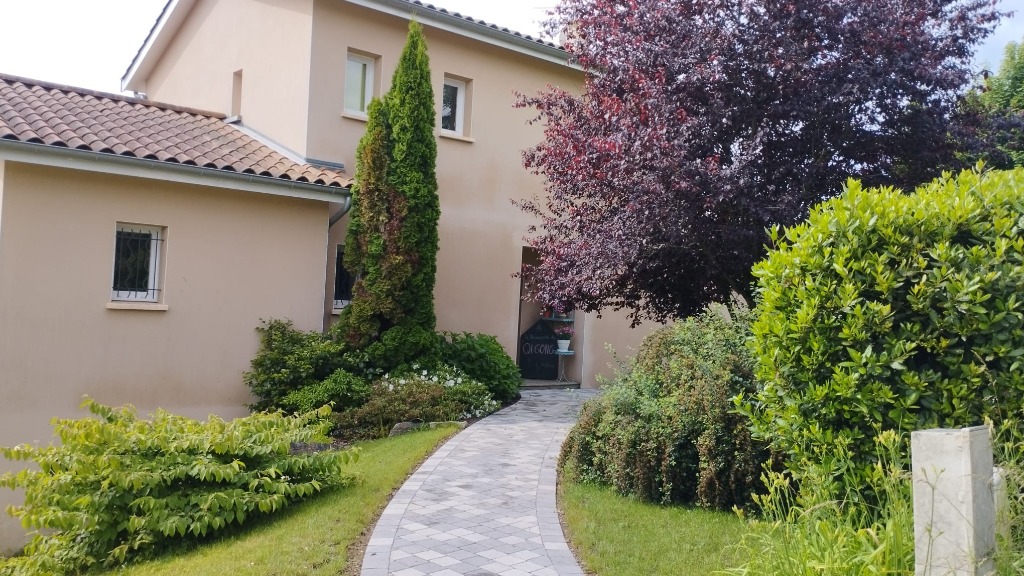 photo cabinet Hélène Gaudry Adragna