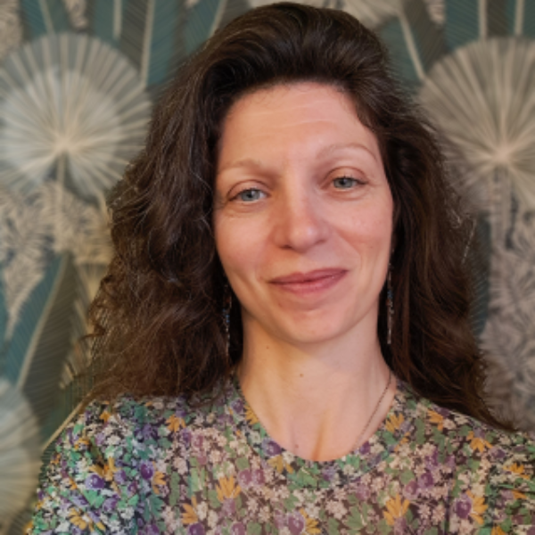 Célia Sampol Thérapeute Hypno-Énergéticienne