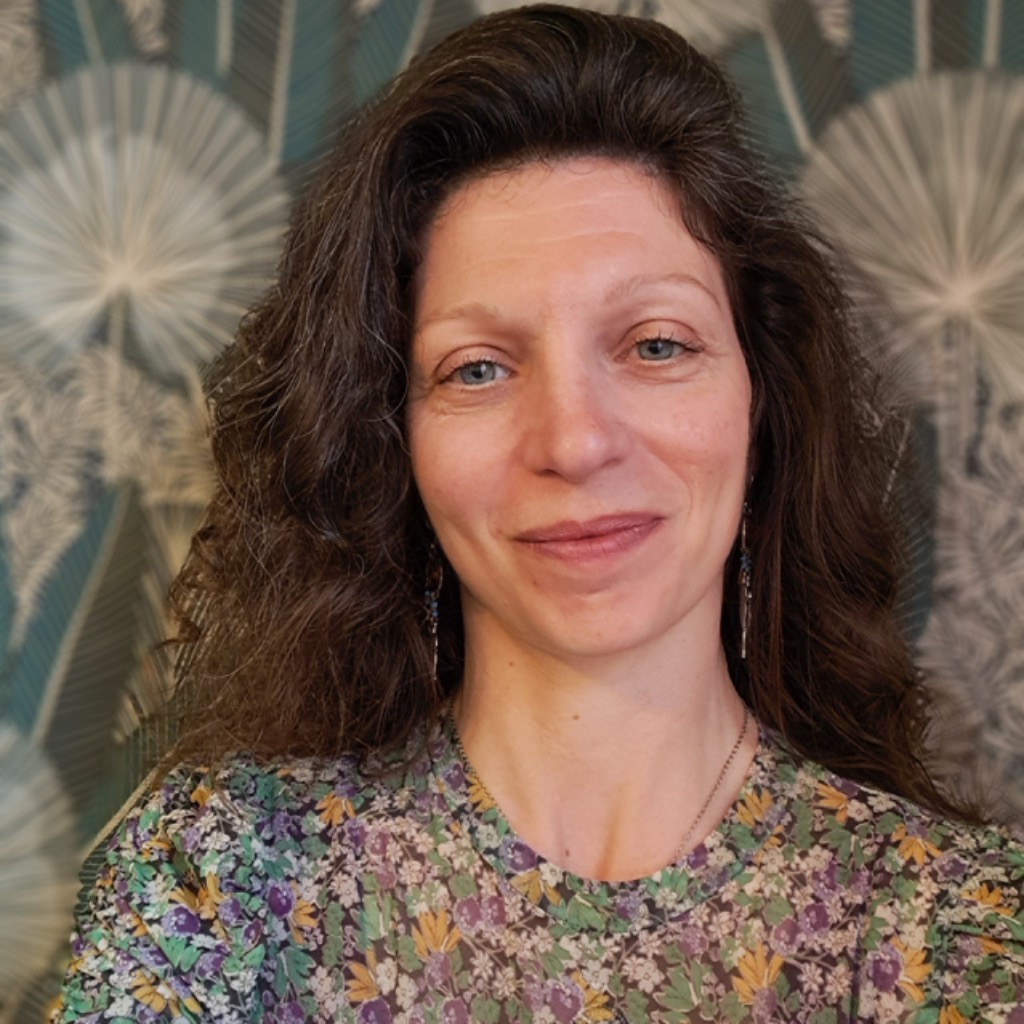 photo portrait Célia Sampol Thérapeute Hypno-Énergéticienne