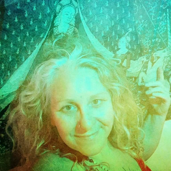 Stéphanie de L’Ô de MoonShiva Tantra & Kundalini