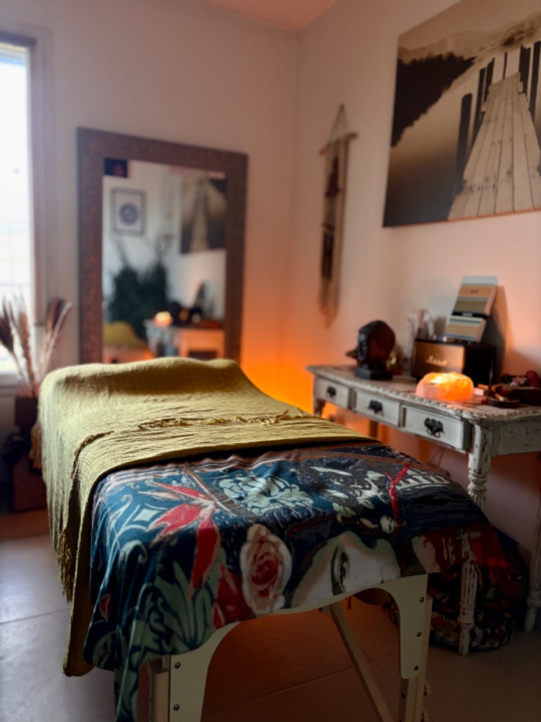 photo cabinet CHA ANAHATA Wellness Massage 