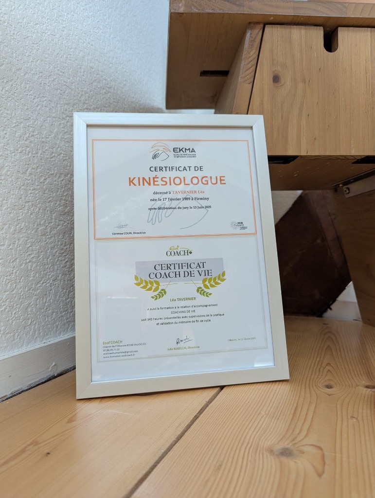 photo diplome Léa Tavernier -Coach & Kinésiologue- Nuance ta vie