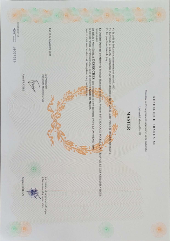 photo diplome Émilie Desroches 