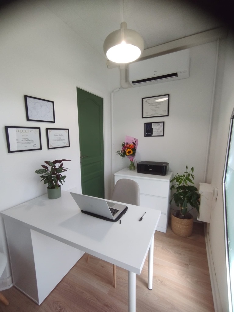 photo cabinet Sakina Ihallaine