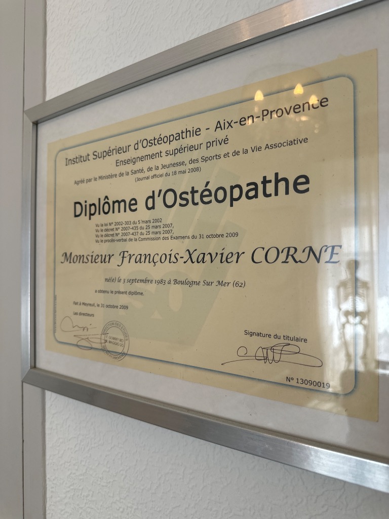 photo diplome François-Xavier Corne - Ostéopathe Montpellier
