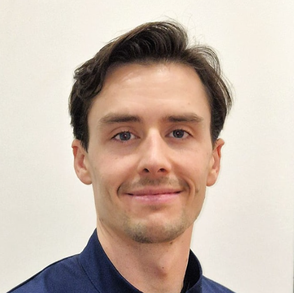 Thomas Romangas - Ostéopathe à Versailles