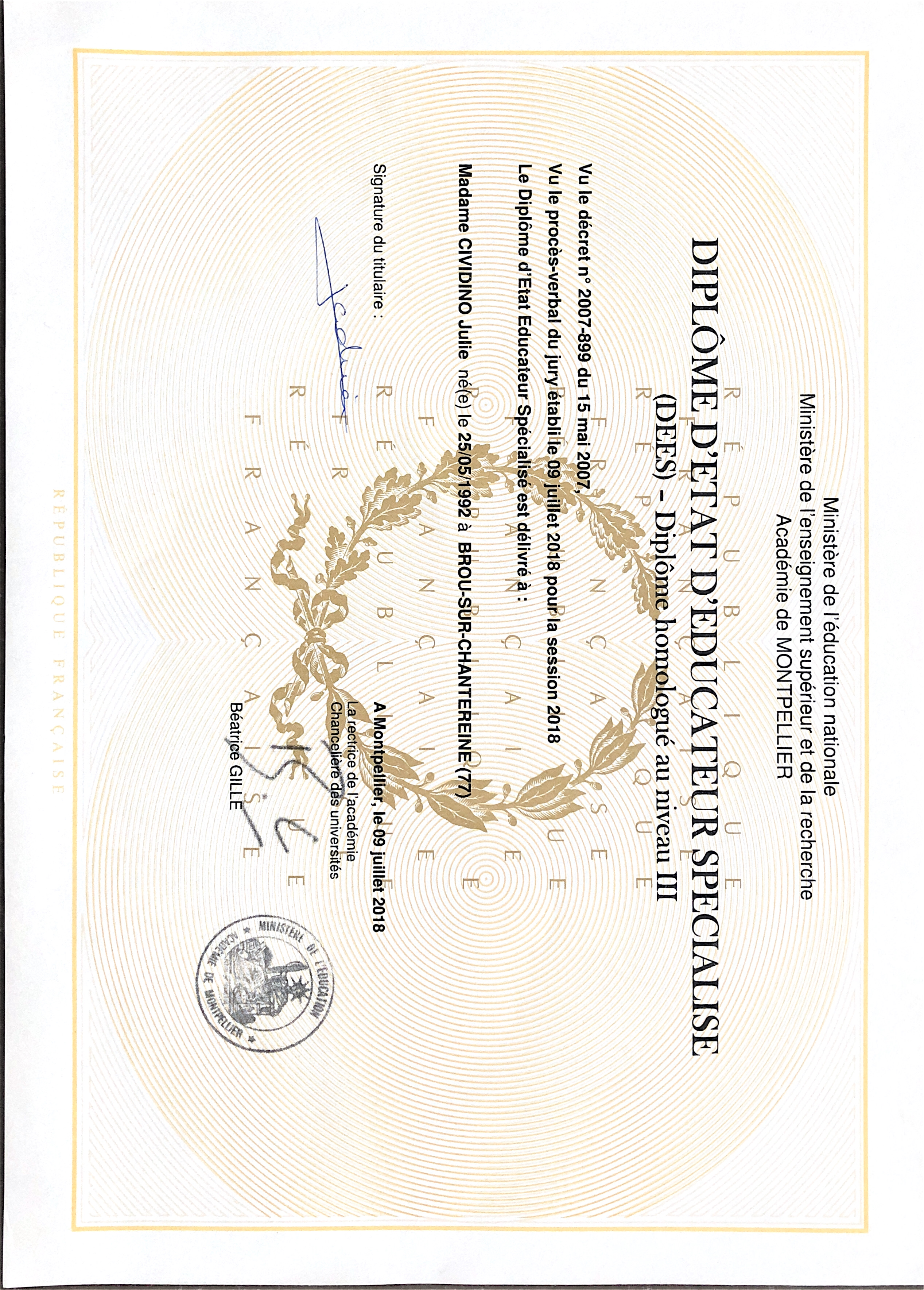 photo diplome Julie KODAD