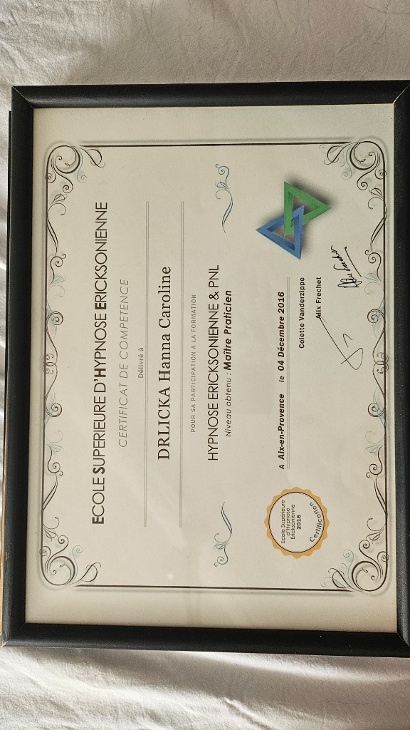 photo diplome Hanna Drlicka Hypnoclinique 