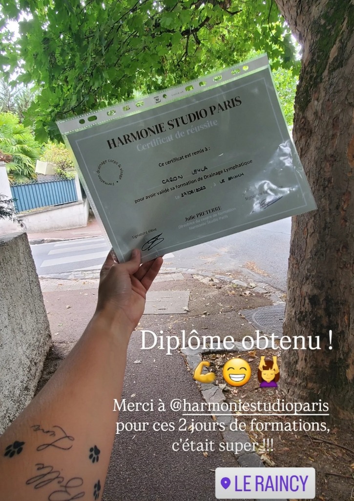 photo diplome Leyla Caron - Les mains de Leyla