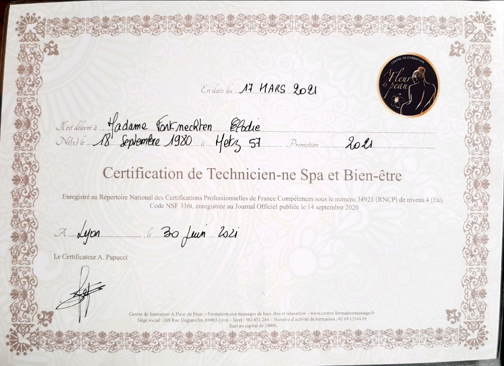 photo diplome Elodie Fonknechten