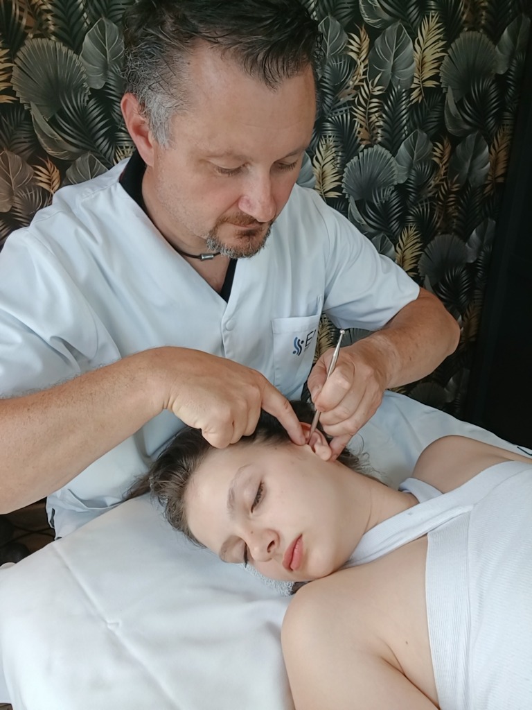 photo seance Ludovic Kornmann Réflexologue