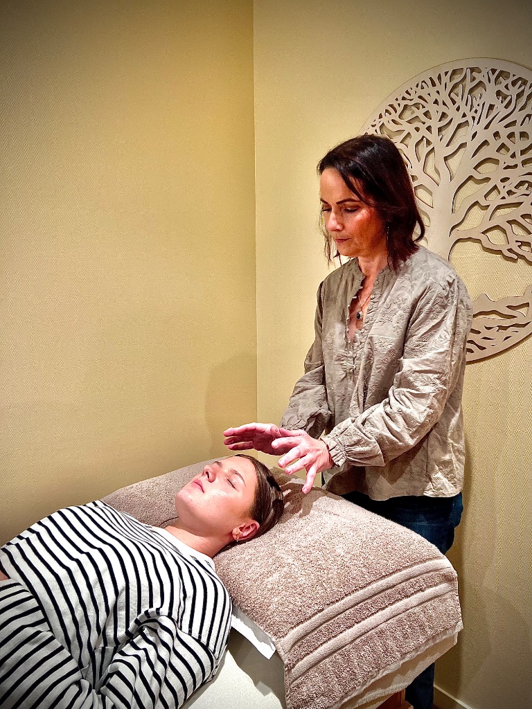 photo diplome Isabelle Cottenceau - Magnétiseuse énergéticienne