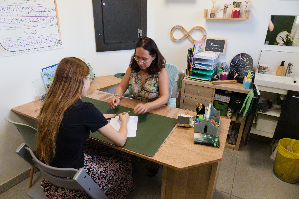 photo seance Flavie Maza graphopédagogue Réussite Écriture