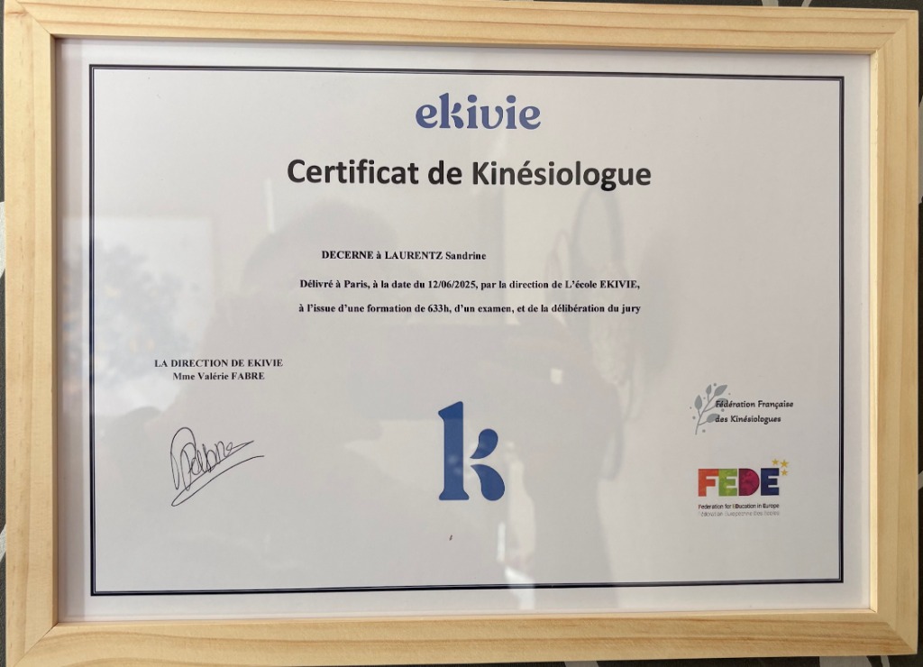 photo diplome Sandrine Laurentz kinesiologue certifiee