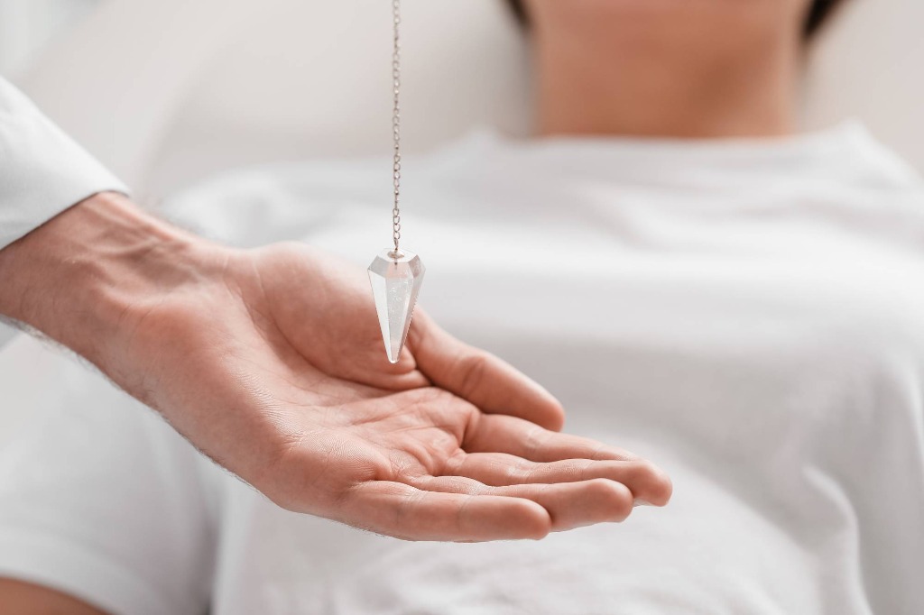 photo seance Elodie magnétiseur et géobiologue