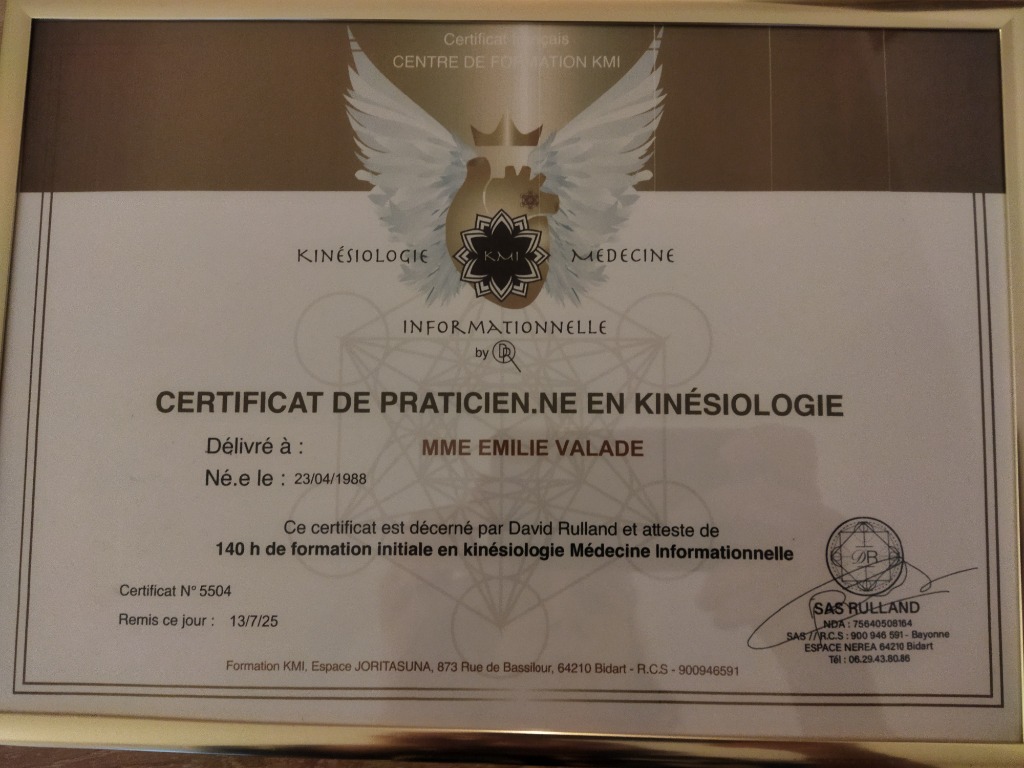 photo diplome Emilie Kinésiologie
