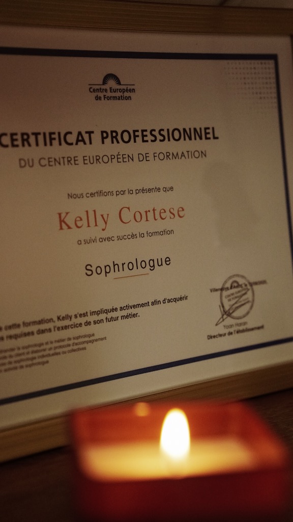 photo diplome Kelly CORTESE - Sophrologue