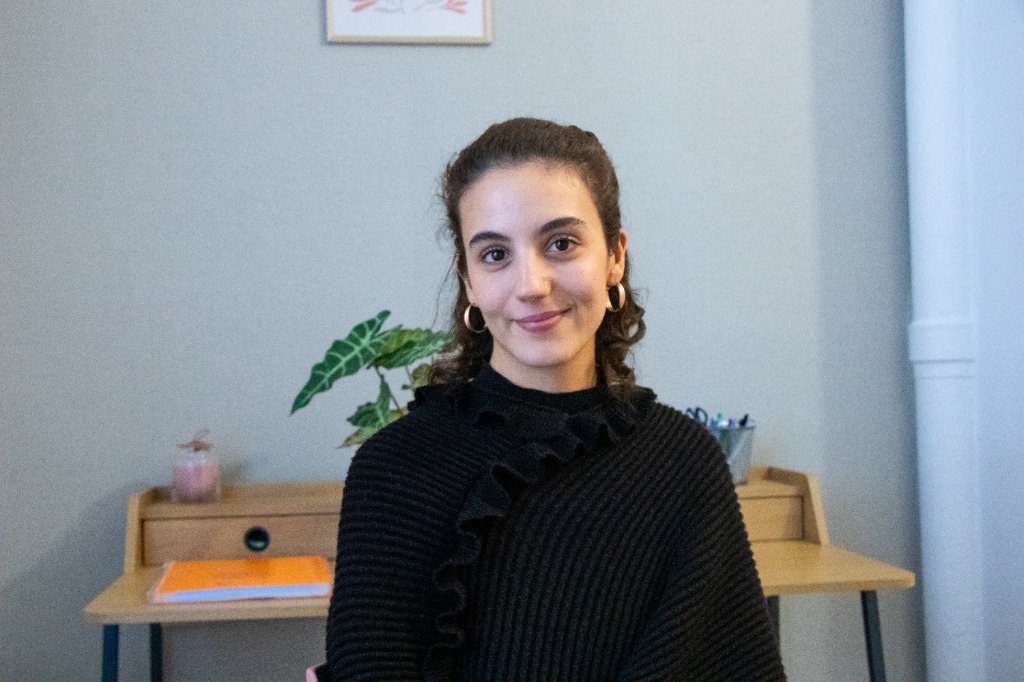 photo portrait Sarha Belkacem - Thérapeute TCC