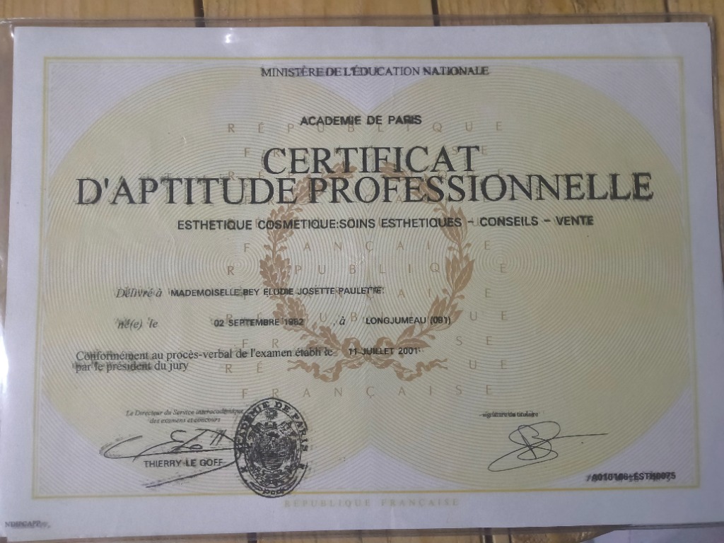 photo diplome Elodie Pimentel dos santos