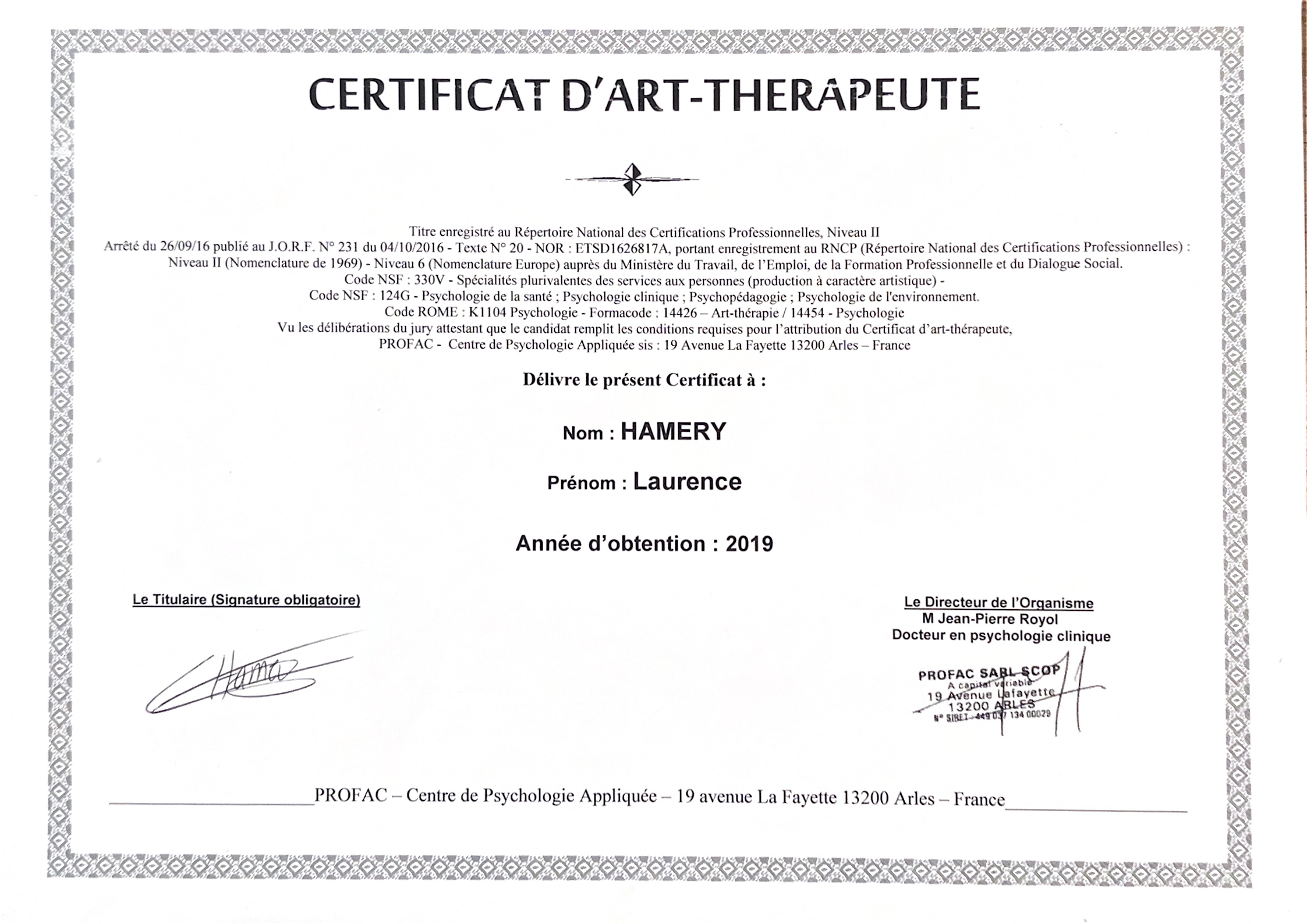 photo diplome Laurence Hamery  / Art-Thérapie Plurielle