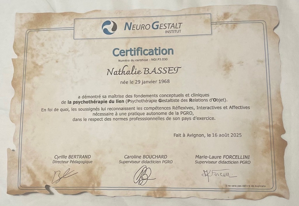 photo diplome Nathalie Basset Psythérapeute Gestaltiste (PGRO)