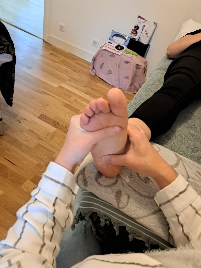 photo seance Delphine LEROUX Réflexologue 