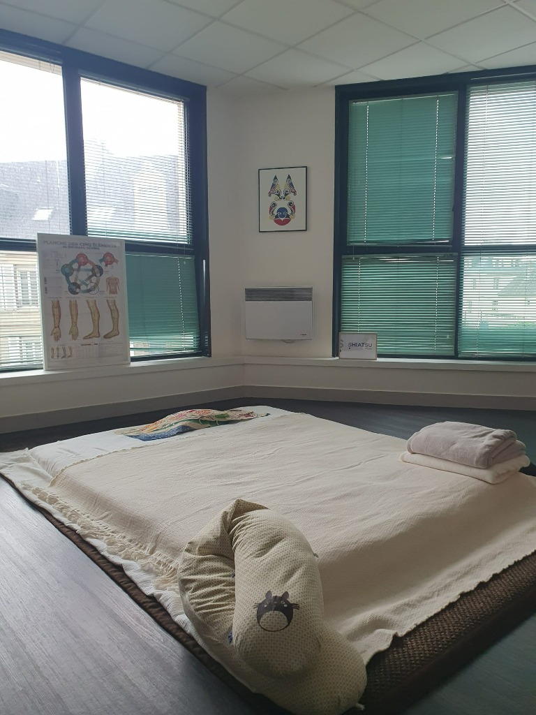 photo cabinet Shiatsu studio Candice