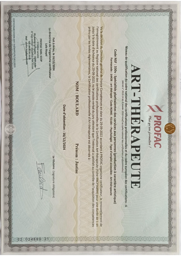 photo diplome Justine Boulard - Art-thérapeute 