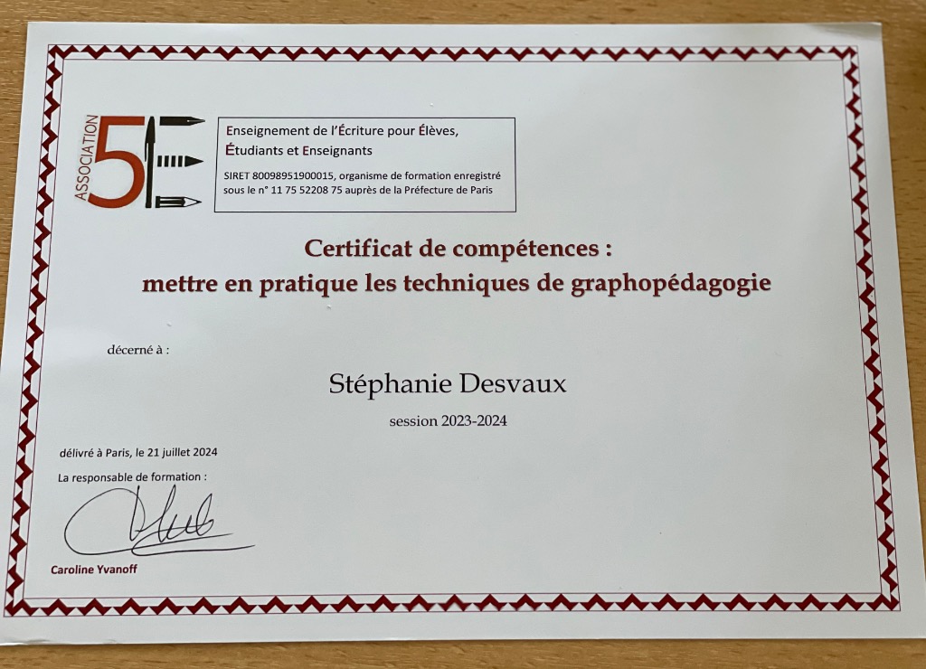 photo diplome Stéphanie Desvaux - Graphopédagogue