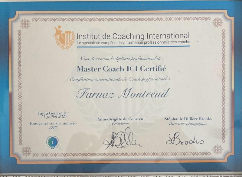 photo diplome Farnaz MONTREUIL