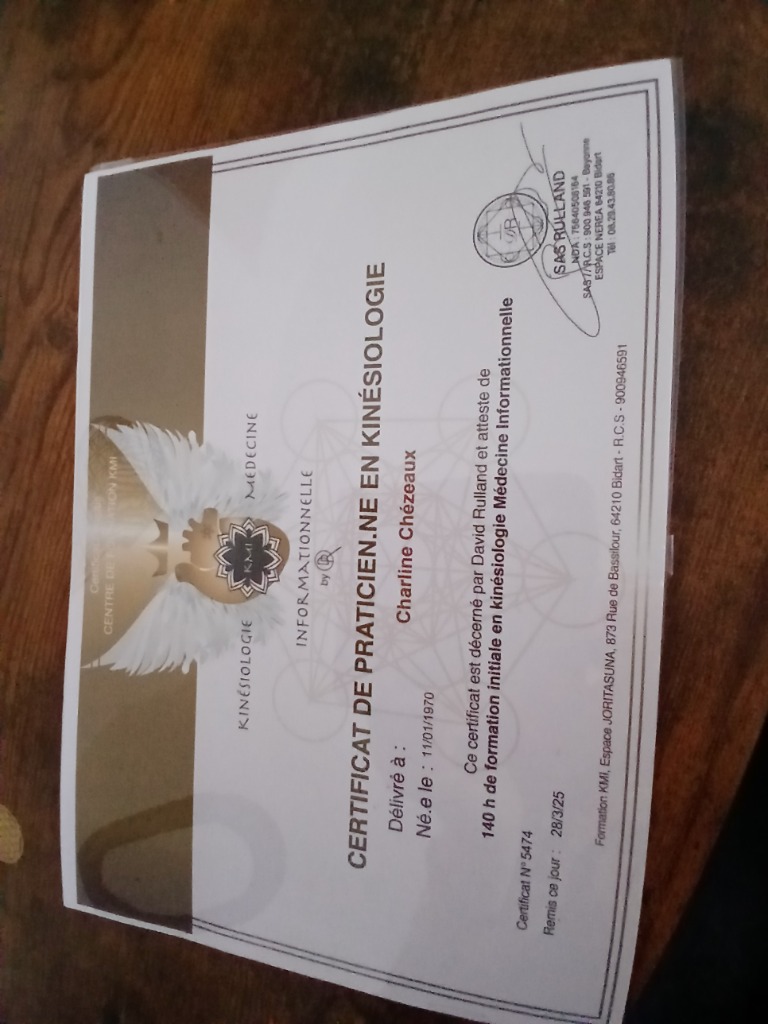 photo diplome Les mains de charline