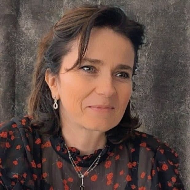 photo portrait Les mains de charline