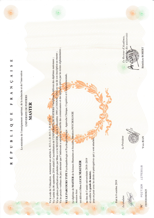 photo diplome Lucie Mauger - Psychologue