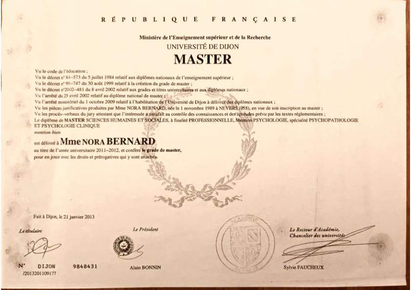 photo diplome Nora BERNARD
