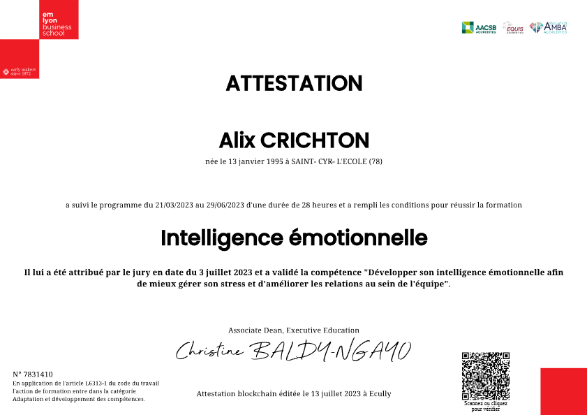 photo diplome Alix CRICHTON