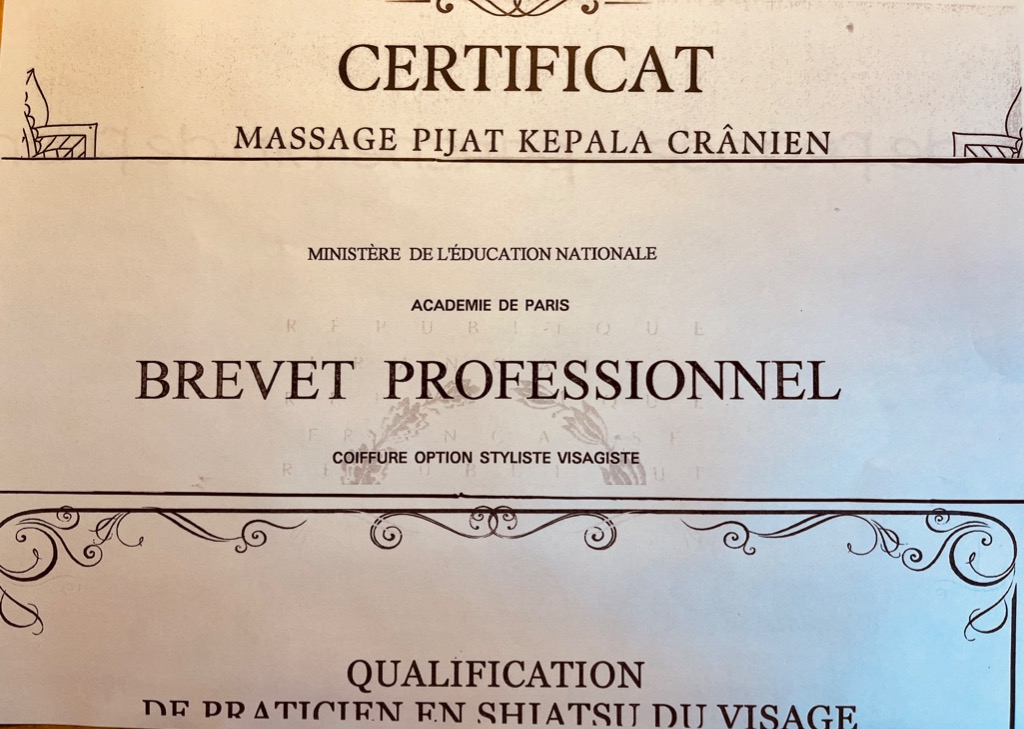 photo diplome Noëlle RIBY - Crâneuse & Cætera