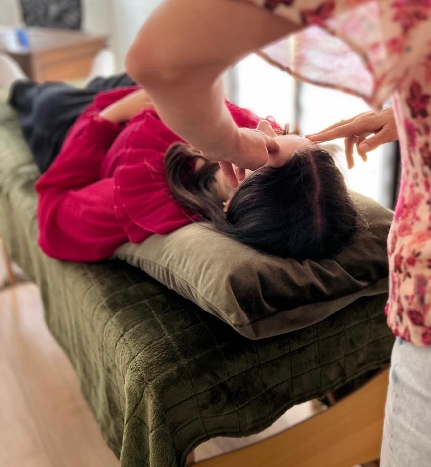 photo seance Aline Juy kinésiologue