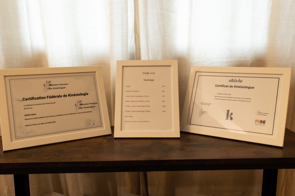 photo diplome Valérie Jonak Kinésiologue