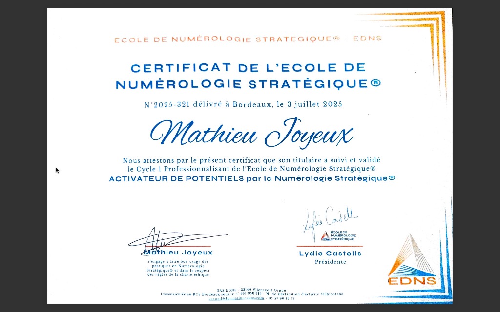 photo diplome Mathieu Joyeux