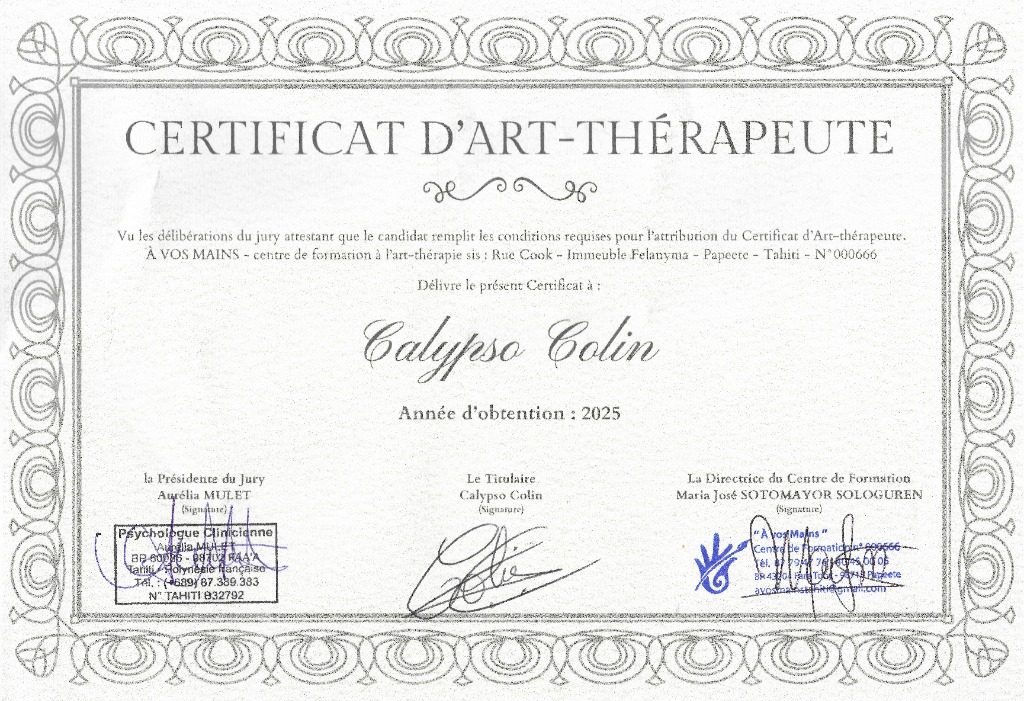 photo diplome Calypso Colin psychopraticienne