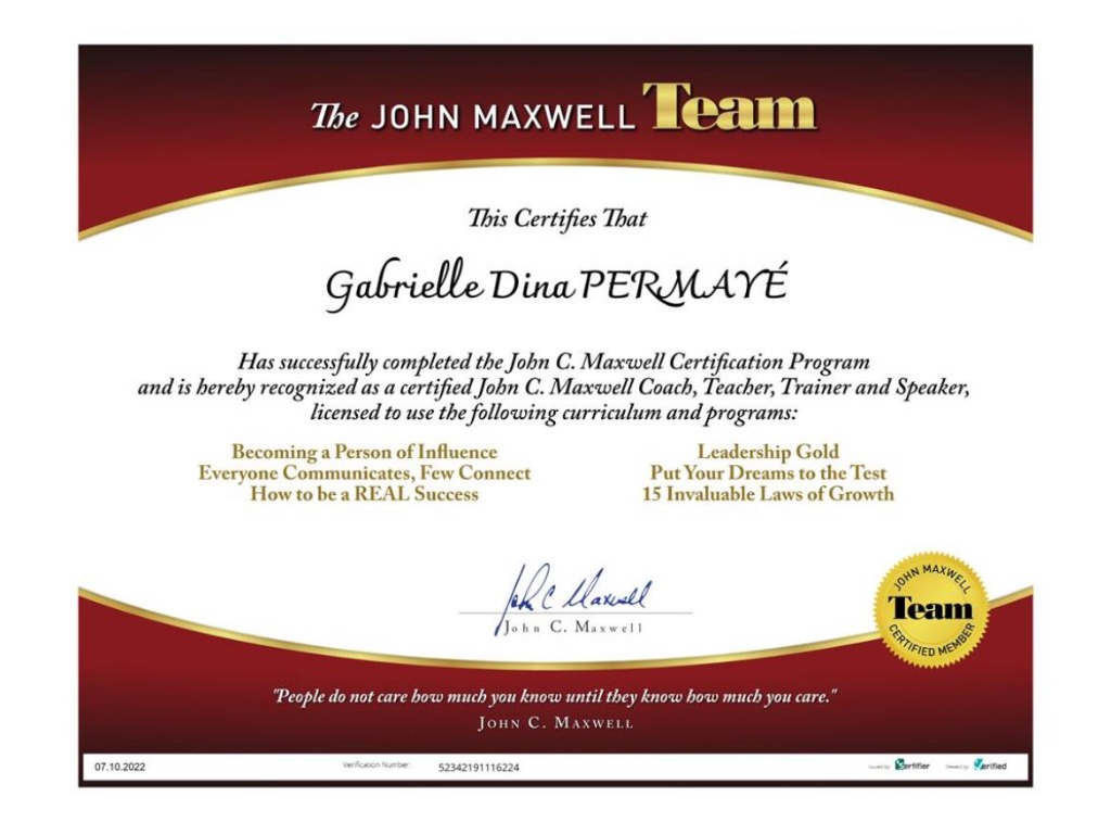 photo diplome Dina PERMAYÉ