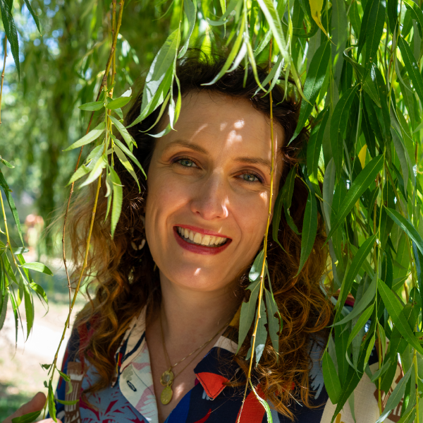 Caroline Dias ( Rainbows and Roses )