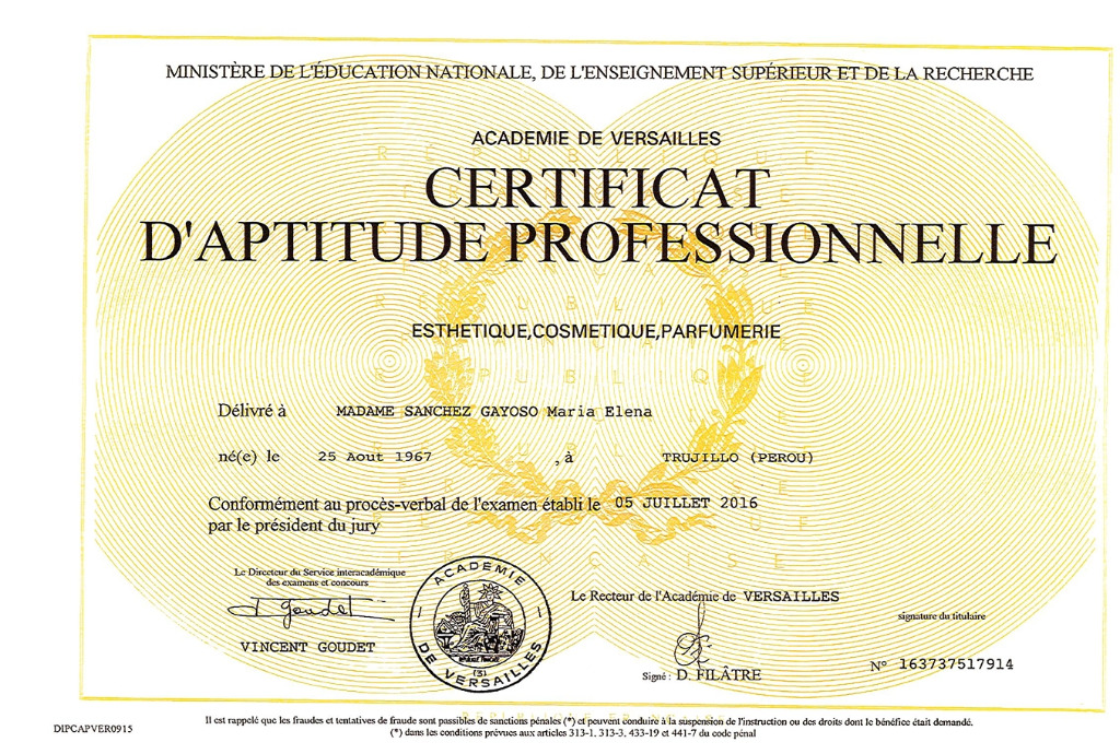 photo diplome Maria Elena